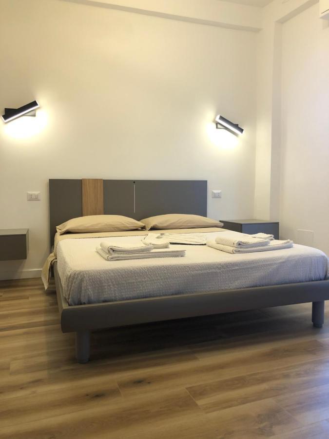 A Due Passi Dalla Scalinata Rooms Caltagirone Bagian luar foto